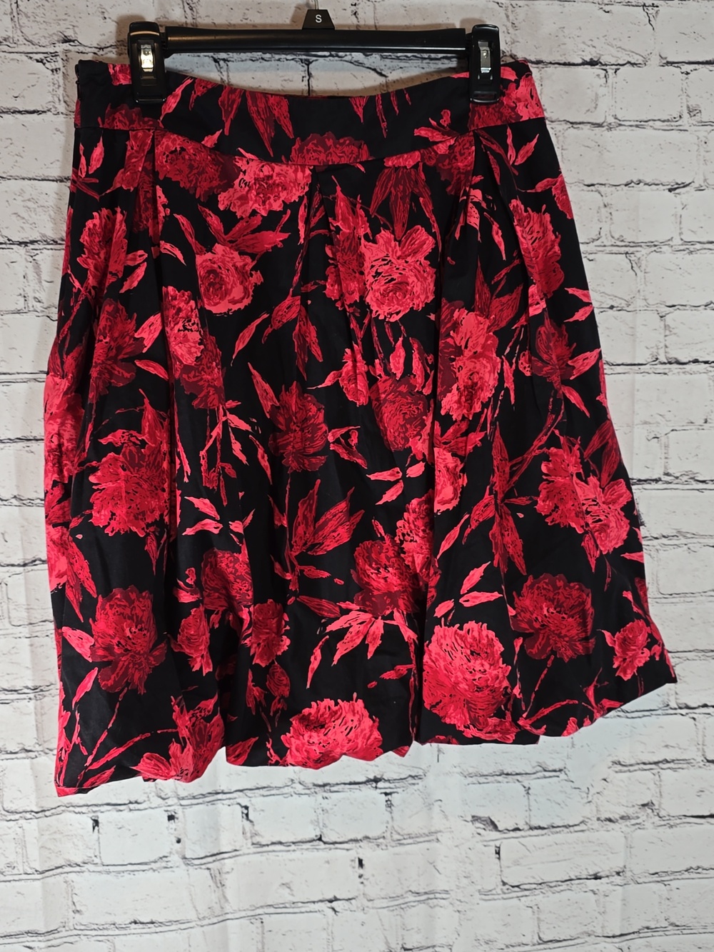 New York & Company Black Skater Skirt with Red Floral Print Size 8 - Picture 7 of 11